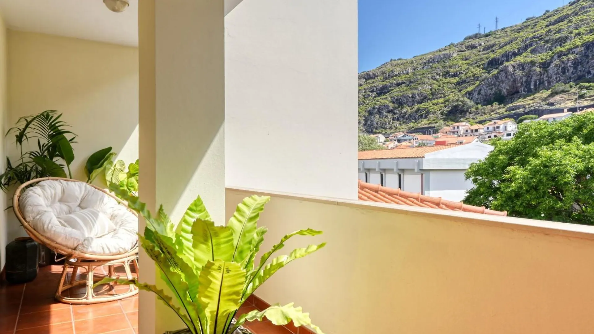 Lägenhet Machico Fachos View, A Home In Madeira